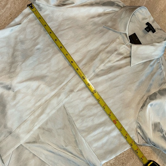 ANN TAYLOR leopard silver/white satin top, wrap front, collar, wide sash 10 - Picture 14 of 17